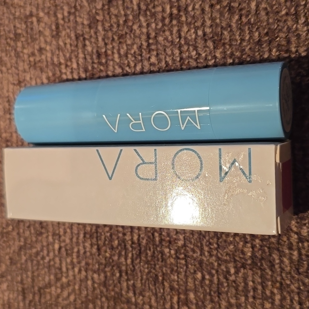 MORA BRAND WOMEN'S SATIN SHEEN MULTISTICK CHEEKS AND LIPS COLOR "HYPED"